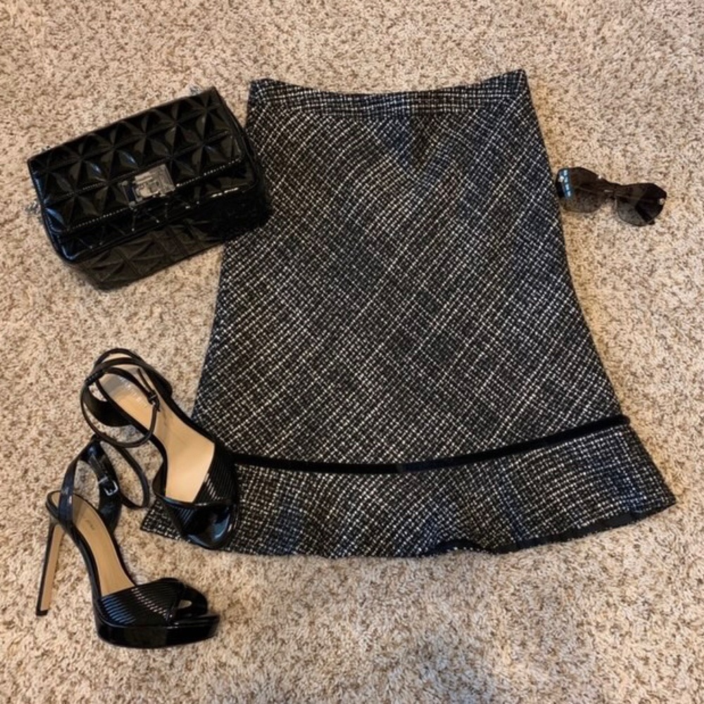 Like New Black & White Gap Skirt
